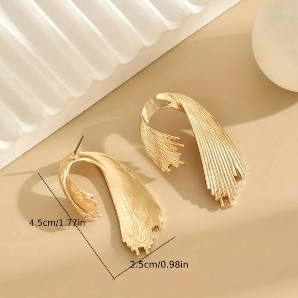 Elegant Gold Statement Earrings View 2